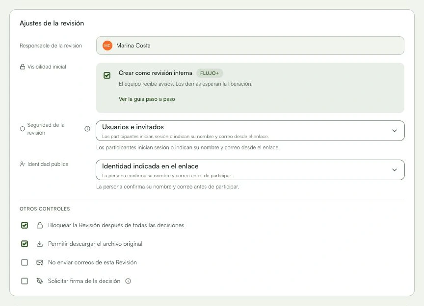 Define quién accede y cómo empieza la revisión.
